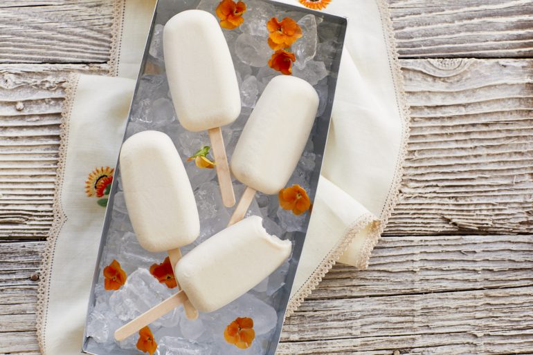 Creamy maple macadamia popsicles